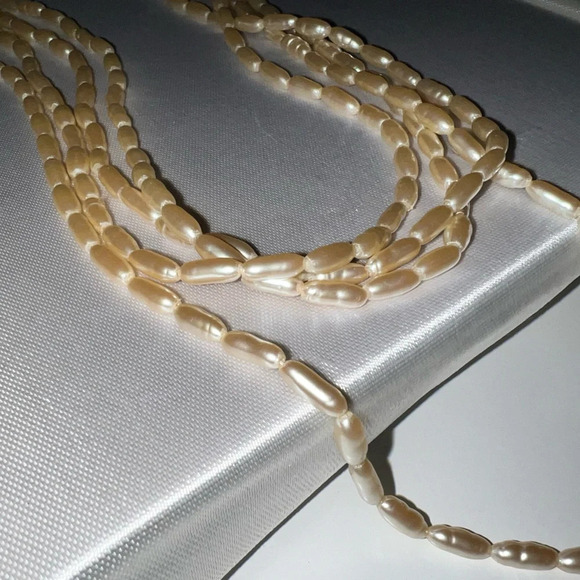 Vintage Long Pearl Necklace - Picture 2 of 6